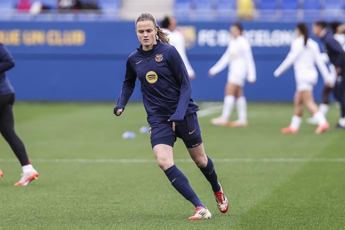 Archivo - Irene Paredes of FC Barcelona Femenino warms up during the Spanish Women league, Liga F, football match played between FC Barcelona Femenino and Valencia CF Femenino at Johan Cruyff Stadium on March 09, 2025 in Sant Joan Despi, Spain.