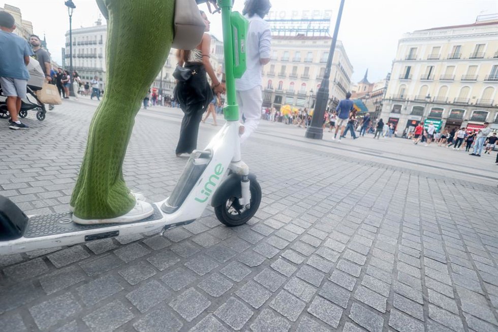 Archivo - El 93,3% de los españoles apoyan el nuevo seguro para los usuarios de bicicletas eléctricas y patinetes.
