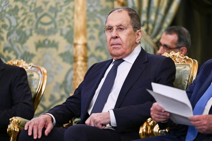 RÚSSIA, MOSCOU - 31 DE JULHO DE 2025: Sergei Lavrov, Ministro das Relações Exteriores da Rússia, participa de uma reunião entre o Presidente Vladimir Putin e Thongloun Sisoulith, Presidente do Laos, no Kremlin de Moscou