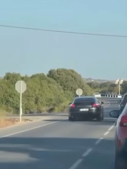 Vehículo captado circulando de forma temeraria por la carretera de Tarifa (Cádiz)