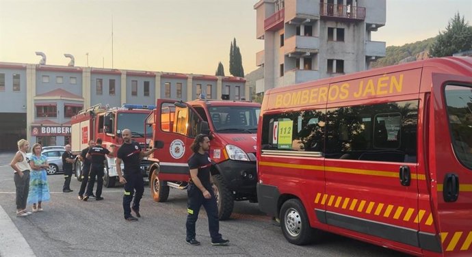 Bomberos de Jaén parten para participar en la extinción de incendios en Castilla y León.
