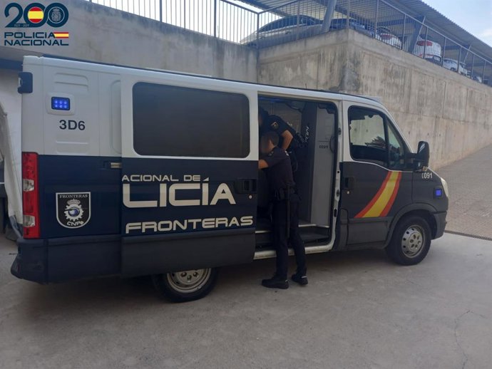 Detenido un joven en un ferry entre Palma e Ibiza por llevar drogas para la venta.