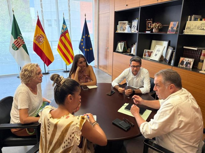 Sanidad destina 1,2 millones a municipios y mancomunidades de Alicante para prevenir adicciones entre jóvenes