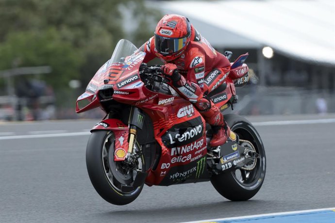 Archivo - Marc Marquez of Spain and Ducati Lenovo Team during day 1 of the 2025 MotoGP Michelin Grand Prix de France on May 9, 2025 at the Circuit Bugatti in Le Mans, France - Photo Jean Catuffe / DPPI
