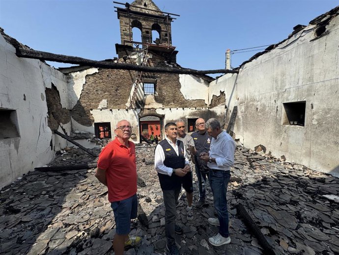 El delegado del Gobierno en Galicia, Pedro Blanco, visita la comarca de Valdeorras.