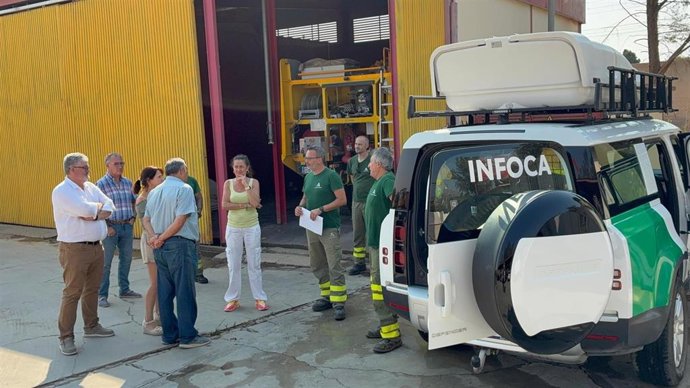 La delegada de la Junta en Almería, Aránzazu Martín, visita el Cedefo del Infoca en Alhama de Almería (Almería).