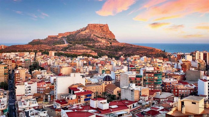 Archivo - Vista de la ciudad de Alicante