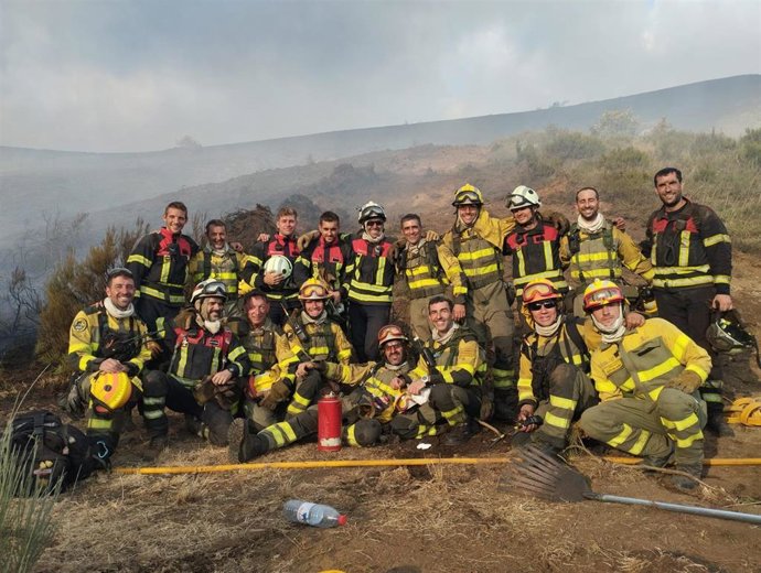 Bomberos han acudido a trabajar en la extinción de los incendios de León.