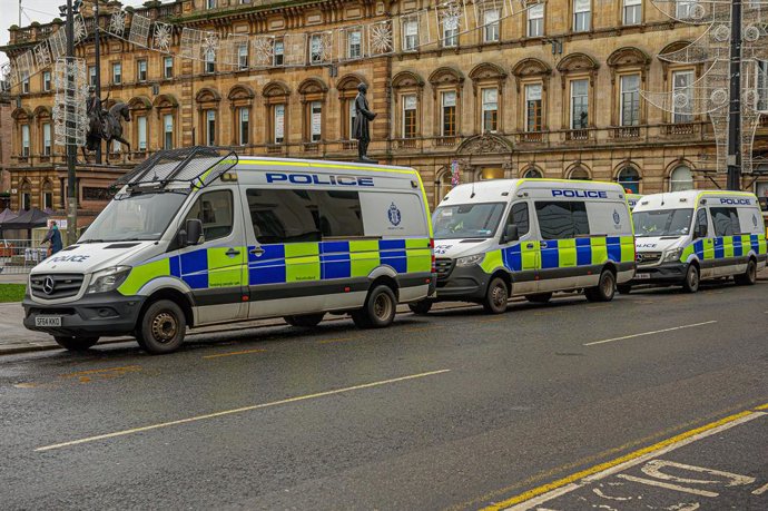 Archivo - January 22, 2022, Glasgow, United Kingdom: Police Scotland Mercedes Sprinters PLO vans are seen lined up in George Square prior to the demonstration..1,000 supporters came out in support of the Scottish Independence following the news that UK Pr