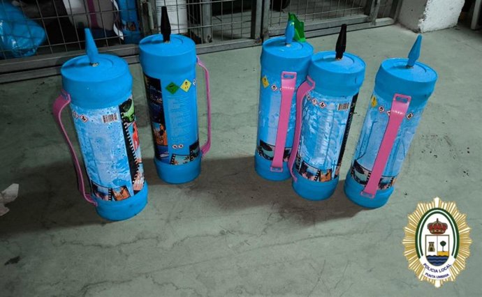 Botellas de óxido nitroso (gas de la risa) intervenidas por la Policía Local de Punta Umbría.