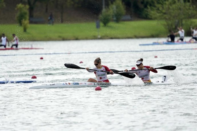 Las palistas españolas Estefanía Fernández y Begoña Lazcano.