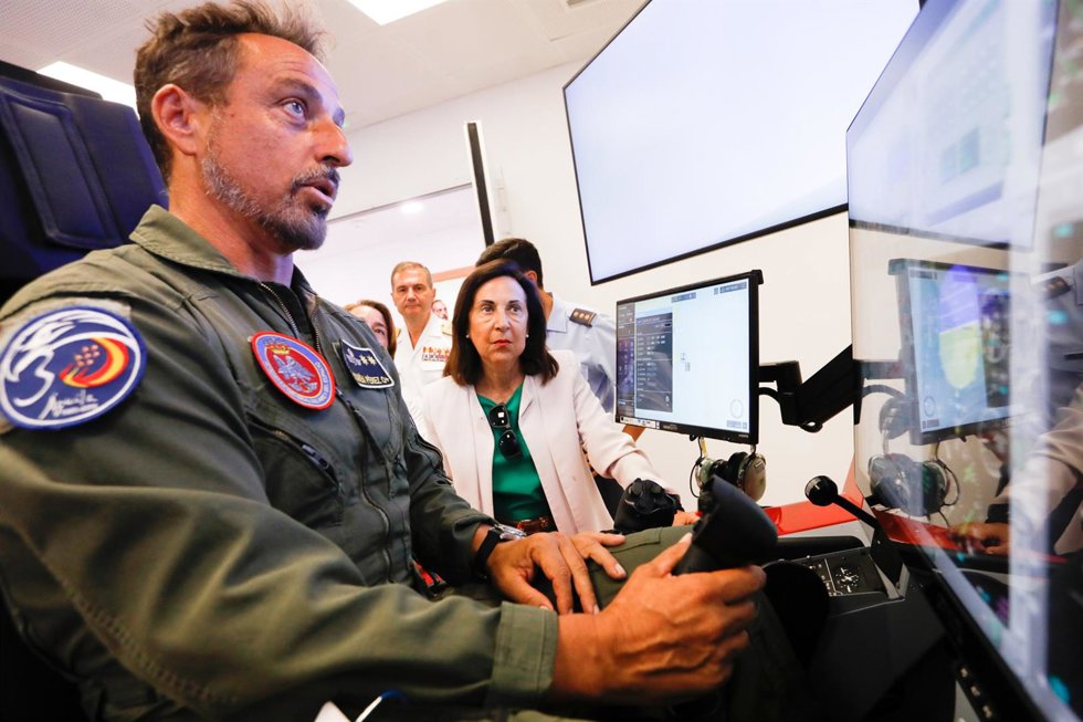 La ministra de Defensa, Margarita Robles, visita la Academia General del Aire y del Espacio (AGA), a 21 de agosto de 2025, en San Javier, Murcia