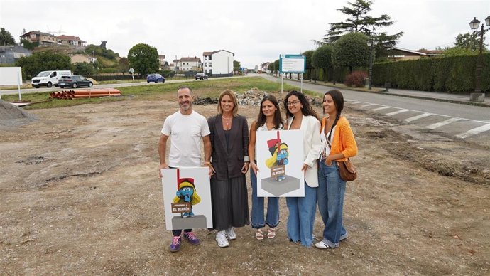 Presentación de la figura de Pitufina en El Berrón.