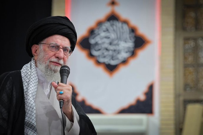 29 de julho de 2025, Teerã, Irã: O líder supremo do Irã, Ayatollah ALI KHAMENEI, fala durante uma cerimônia que marca o 40º aniversário da morte de comandantes militares e cientistas iranianos, mortos na guerra de 12 dias do Irã contra Israel, em Teerã.
