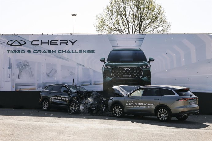Both TIGGO9 models maintain structural integrity after collision