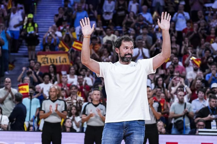 Imagem de Sergio Llull durante a homenagem.