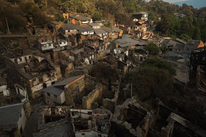 Vista aérea tras el incendio, a 20 de agosto de 2025, en San Vicente de Arriba, Ourense, Galicia (España). 