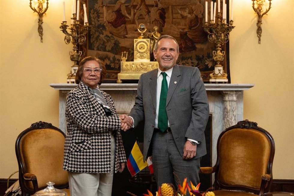 Los ministros de Exteriores de Colombia y Perú, Rosa Villavicencio y Elmer Schialer, respectivamente