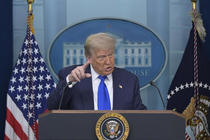 Archivo - Arquivo - 17 de fevereiro de 2025, Washington, Dc, Estados Unidos: O presidente dos Estados Unidos, Donald Trump, fala sobre Irã, Suprema Corte, tarifas e prazo final da lei tributária durante uma coletiva de imprensa na Brady Briefing Room/Whit