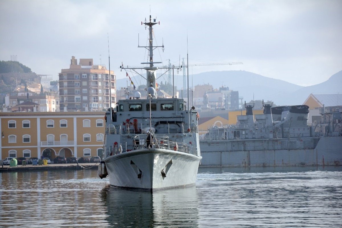 La Armada abre este sábado al público las puertas del cazaminas  Turia  en el puerto de Cartagena