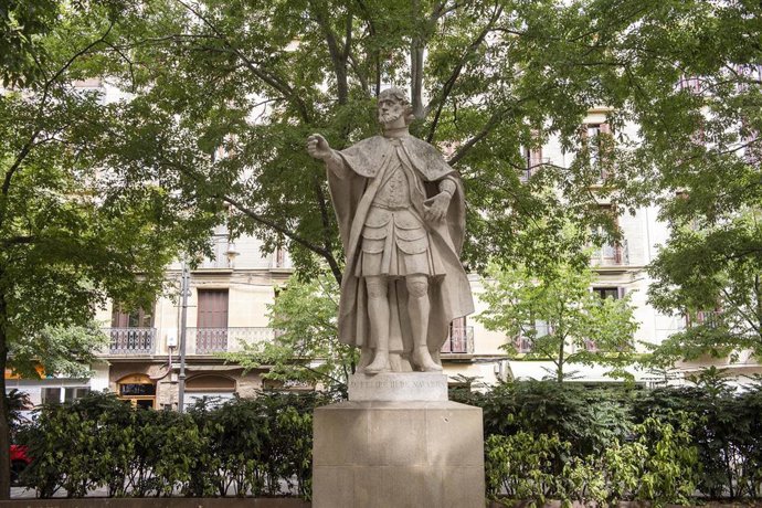Escultura en el Paseo de Sarasate.