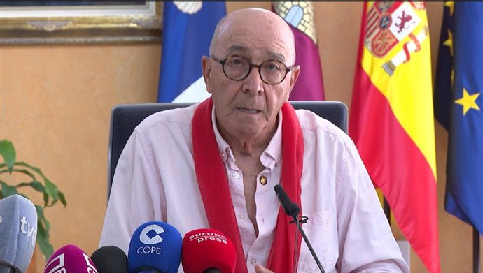 El alcalde de Noblejas, Agustín Jiménez, en rueda de prensa.