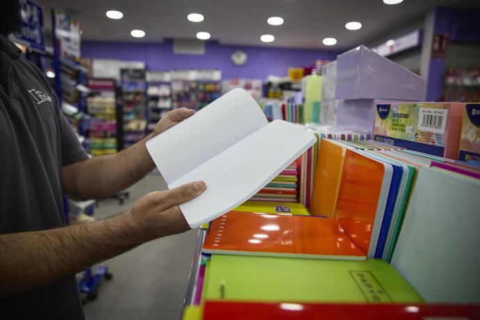 Archivo - Cuadernos y material escolar