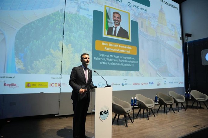 El consejero de Agricultura, Pesca, Agua y Desarrollo Rural, Ramón Fernández-Pacheco, en el Congreso Mundial IDRA 2025.