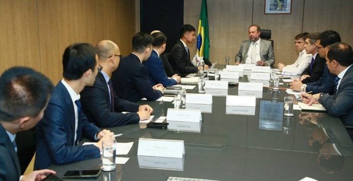 El Gobierno de Brasil negocia con la china CATL para impulsar la producción de baterías en el país