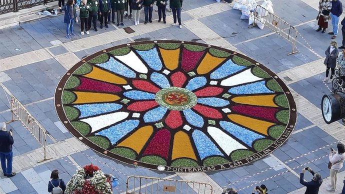 Ejemplo de los diseños florales que realiza la Asociación de Alfombristas do Corpus Christi de Ponteareas