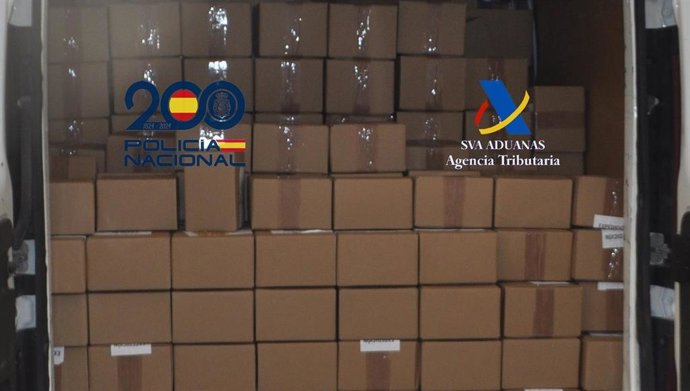 Imagen de los 200 kilos de picadura de tabaco ilegal incautados en Écija.