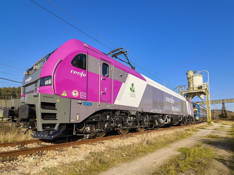 Archivo - Locomotora 'Cero CO2' de Renfe Cercanías en Asturias
