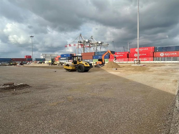 En marcha los trabajos para ampliar la superficie de la terminal de contenedores de Boluda en el Puerto de Santander