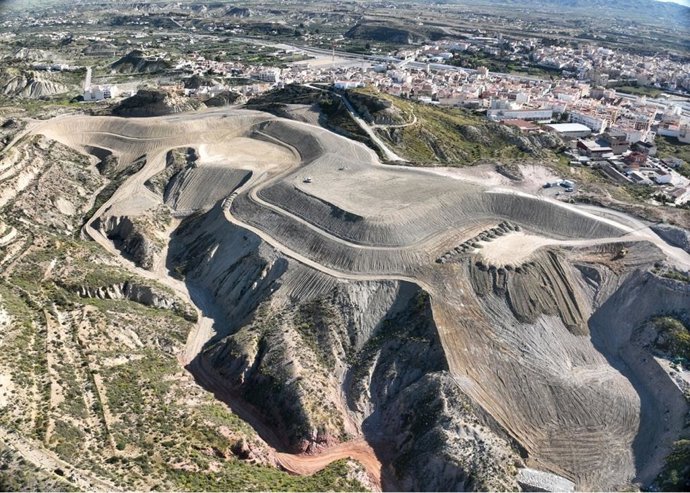 Imagen panorámica de un vertedero en Almería. 