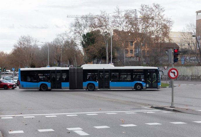 Archivo - Un autobús de la EMT el día que son gratuitos, a 8 de enero de 2025, en Madrid (España). 