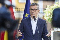 Bolaños dice que Baleares debe cumplir la ley tras pedir Prohens la suspensión cautelar del reparto de menores migrantes