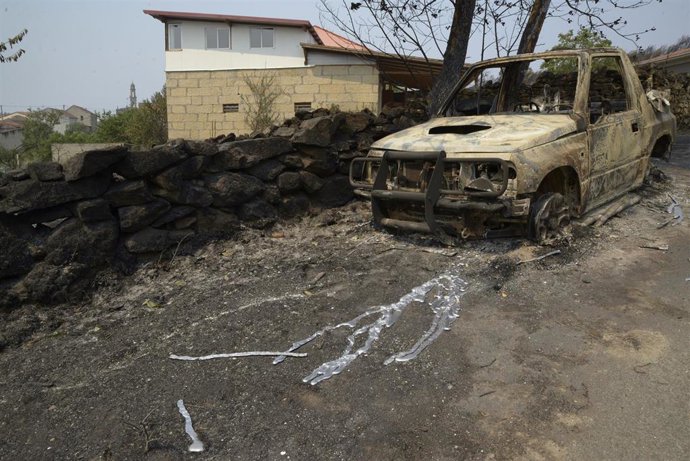 Daños del fiego en A Caridade, a 15 de agosto de 2025, en A Caridade, Monterrei, Ourense, 