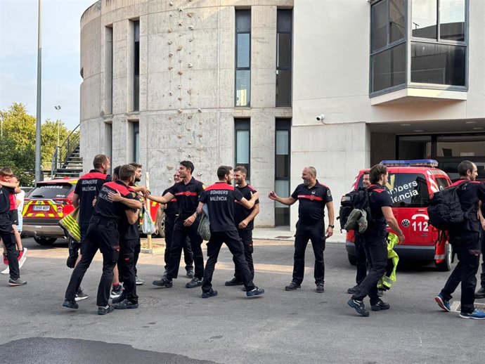 Regreso del primer contingente de Bomberos que el Ayuntamiento de València desplazado a las tareas de extinción del incendio de León