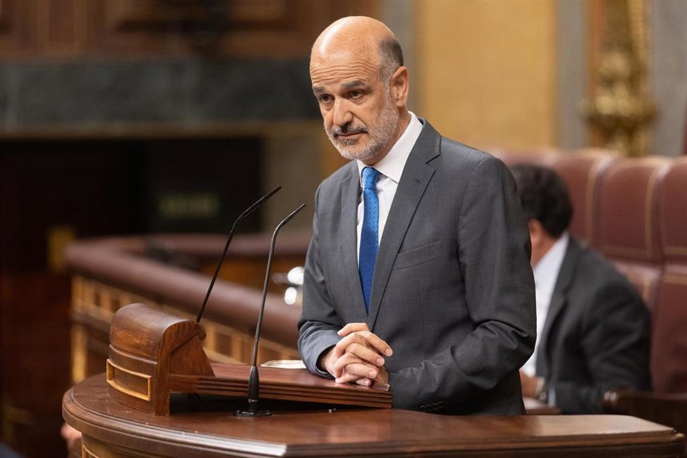 Archivo - El diputado de UPN Alberto Catalán.