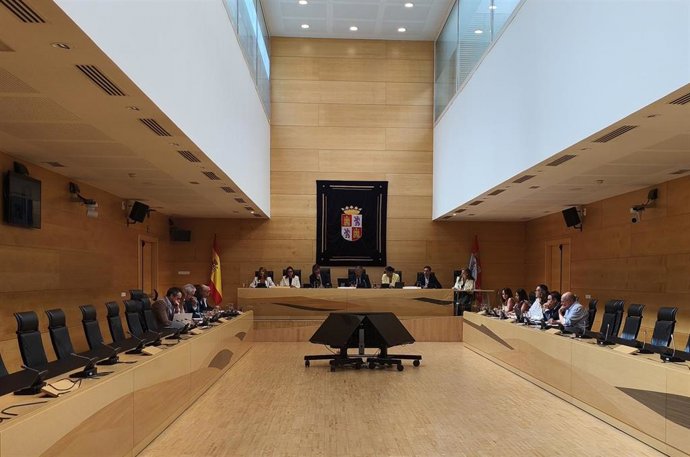 Sesión de la Diputación Permanente de las Cortes de Castilla y León para pedir la comparecencia extraordinaria del presidente de la Junta, Alfonso Fernández Mañueco, para dar explicaciones sobre la actuación ante los incendios del verano de 2025.