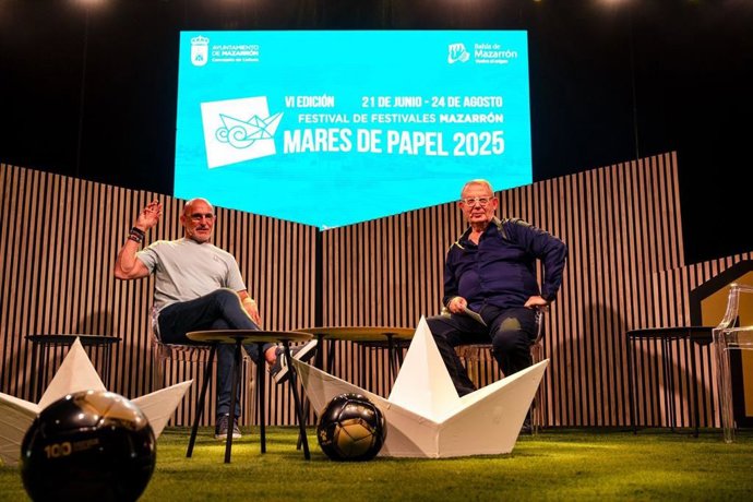 El seleccionador nacional de fútbol, Luis de la Fuente, en un acto del programa cultural 'Mares de Papel',