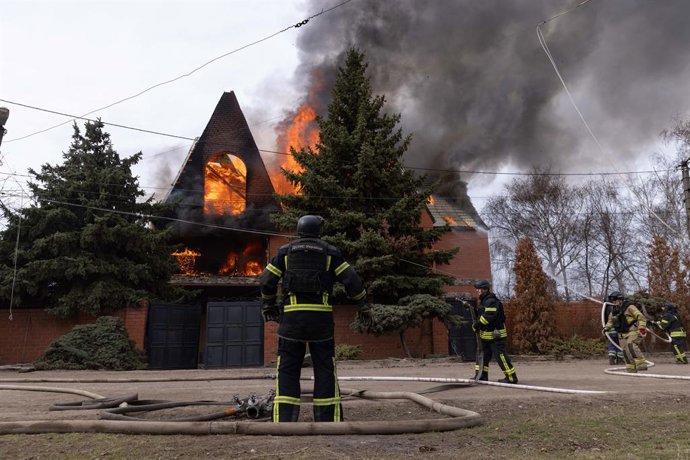 Archivo - Arquivo - 15 de março de 2025, Kharkiv, Kharkiv, Ucrânia: O exército russo realizou outro bombardeio nos arredores da cidade de Kostyantynivka, relata o MVA.... O inimigo continuou os ataques, usando um veículo aéreo não tripulado de ataque do M