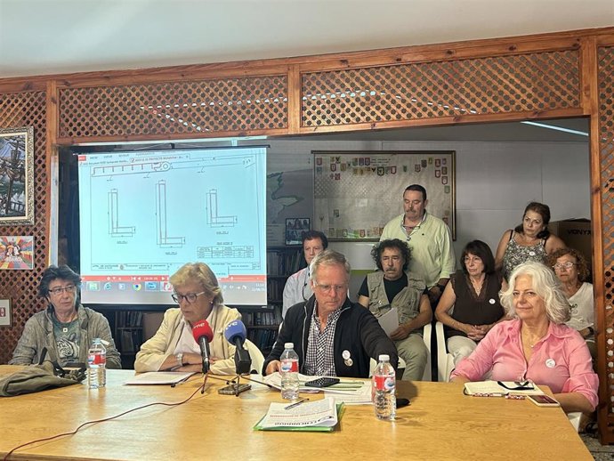 Rueda de prensa de la Comisión para la Defensa de Mataleñas.