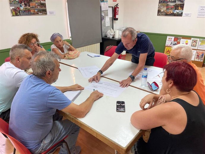 El concejal de Urbanismo y Vivienda del Ayuntamiento de Valladolid, José Ignacio Zarandona, mantiene un encuentro con la Asociación de Vecinos de Pilarica para escuchar de primera mano las preocupaciones de los residentes