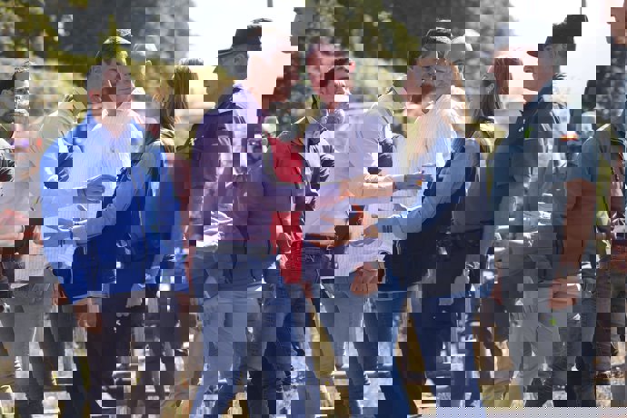 El presidente del Gobierno, Pedro Sánchez, acompañado por el ministro de Interior, Fernando Grande Marlaska, el presidente del Principado de Asturias, Adrián Barbón y la directora general de Protección Civil y emergencias, Virginia Barcones