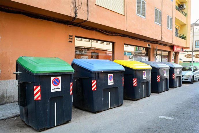 Contenedores en la calle Torre d'en Bibiloni de Palma.