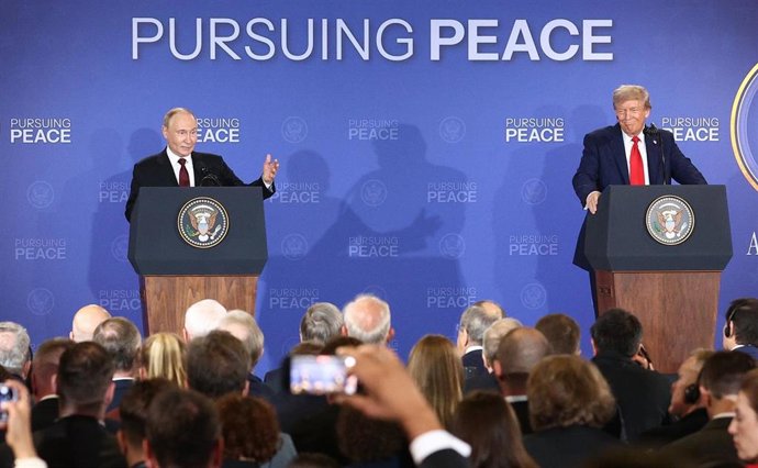 El presidente de Estados Unidos, Donald Trump, y el presidente de Rusia, Vladimir Putin, comparecen ante los medios