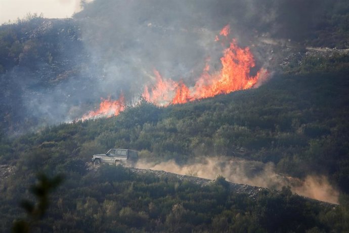 Vista del fuego, a 21 de agosto de 2025, en Anllarinos del Sil, León, Castilla y León (España). El último balance de la situación de incendios forestales del Servicio de Emergencias del Principado de Asturias (SEPA) correspondiente a la mañana de este jue