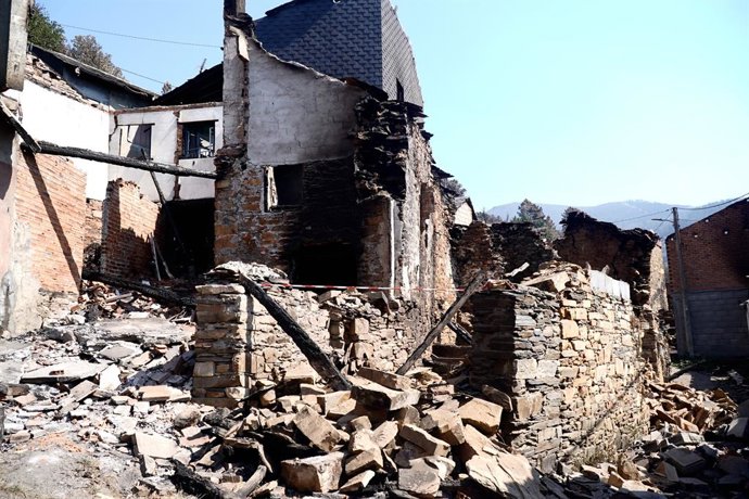 Ruinas tras un incendio