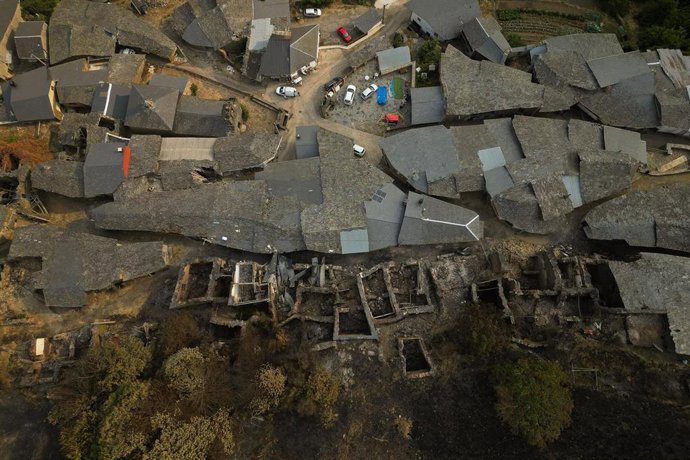 Vista aérea tras el incendio en Cernego, Ourense